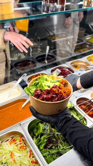 Who else is craving a Bombay Fresh?🥗👇

The PERFECT healthy meal - available in our 3 stores✨

📍Carrington Street
📍Hyson Green
📍West Bridgford 

#bombayfresh #salad #healthy #healthyfood #indianfood #indianstreetfood #streetfood #nottinghamfood #nottingham #bombaydeli #foodie #foodbowl #wrap