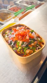 Chicken Samosa Chaat🤩 Who wants to try this?👇

#yum #tasty #cuisine #indianfood #indianrestaurant #foodie #chickensamosa #samosachaat #tasteful #flavours #diningout #bombaydeli #nottingham #nottsfood